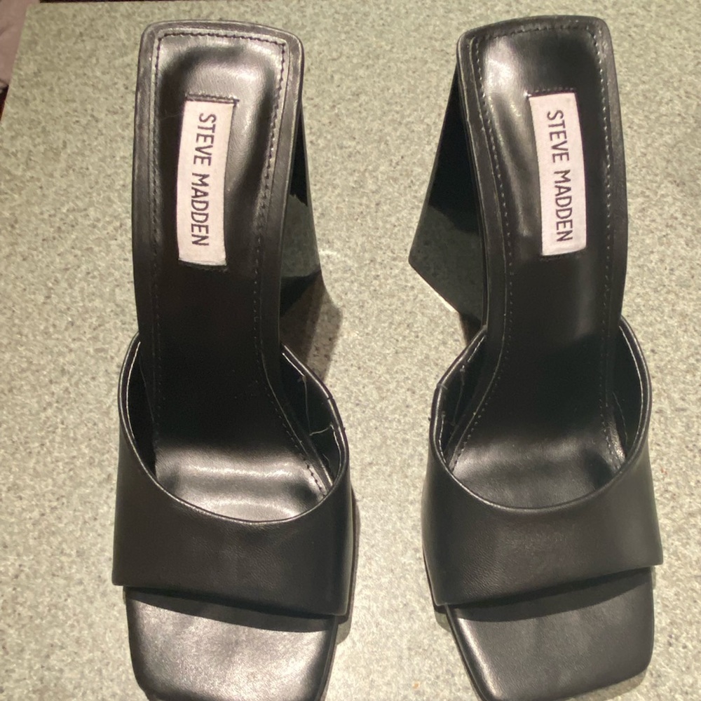 Black Steven Madden Heels with Patent Heel Brand New Size 7.5